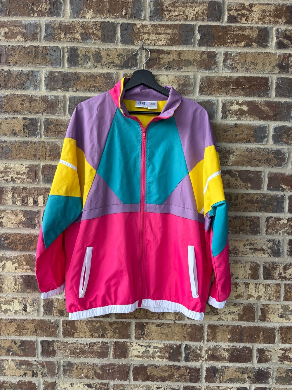 Vintage-inspired colorful color-block windbreaker jacket!